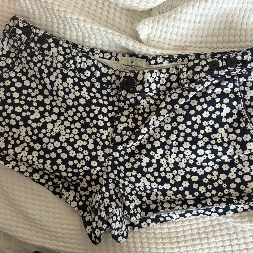 American Eagle Floral Print Shorts - Picture 1 of 3